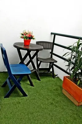 a table and two chairs and a table with grass at APARTAMENTO PRIVADO Y TRANQUILO EN MANILA. in Medellín