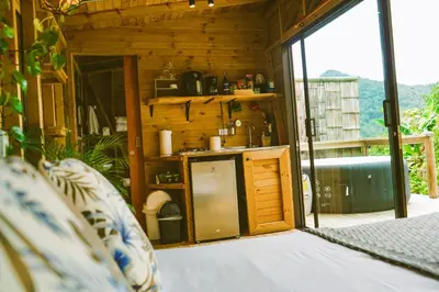 a room with a counter and a kitchen in a house at Cabaña Glamping San Carlos Antioquía Pun chinaw Ecocabañas in San Carlos