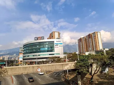 a city with tall buildings and a road with cars at HABITACIÓN PRIVADA tranquila y confortable in Bello