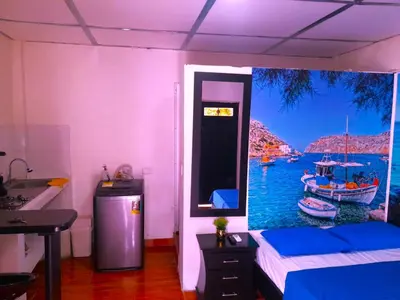 a bedroom with a window with boats in the water at Apartamento Encanto in Puerto Triunfo