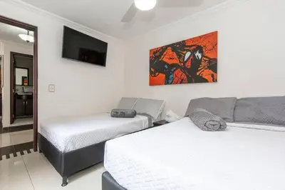 a living room with two beds and a couch at ¡Apartamento HOME LAURELES excelente ubicación! in Medellín