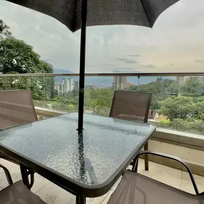 202 Family Haven in El Poblado: Spacious & charming