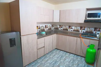 a kitchen with a refrigerator and a green vase at Confortable casa tradicional in San Carlos