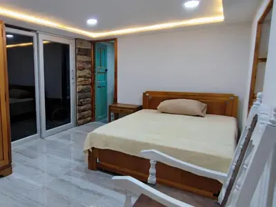 a bedroom with a bed and a large window at Hotel Chalet en montaña Manizales in Villamaría