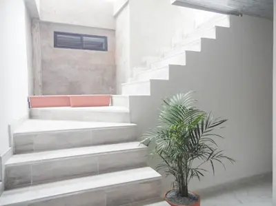 a staircase with a potted plant in a room at Apt#202 Descanso familiar en apartamentos vacacionales Bethel in Doradal