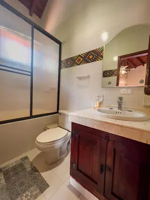 a bathroom with a toilet and a sink and a mirror at HOTEL PORTAL DE VITERBO Y RESTAURANTE LA FONDA in Viterbo