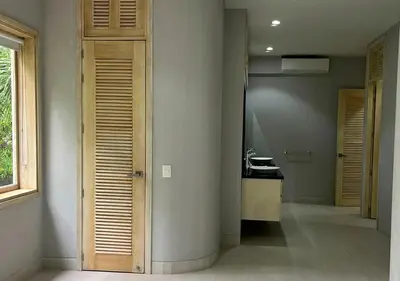 a room with a kitchen with a counter and a window at HOTEL SANTAFE NATURA - SANTAFE DE ANTIQUIA in Santa Fe de Antioquia
