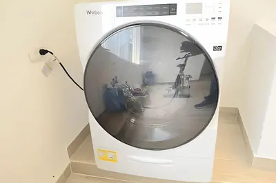 a washing machine with a picture of a room at Mágica CASA FINCA de lujo piscina privada wi-fi tv in Mariquita