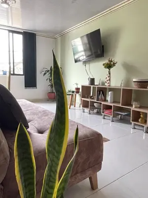 a living room with a couch and a tv at APARTAMENTO VACACIONAL in Santa Rosa de Cabal