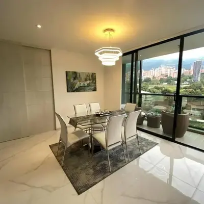 Luxury apt! Guest friendly! Great location! Jacuzzi