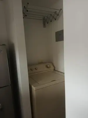 a washer and dryer in a small room at En la cima y en el corazón de Medellín in Medellín