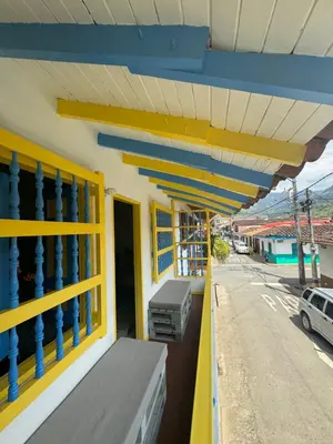 a building with a yellow and blue roof at Casa colonial acogedora cerca al parque in Jardin