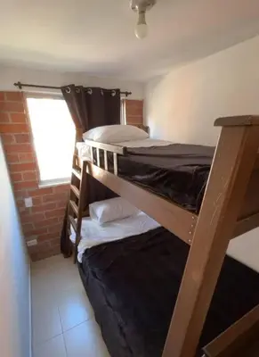 two bunk beds in a room with a window at Apartamento campestre a 5 min del parque in La Ceja