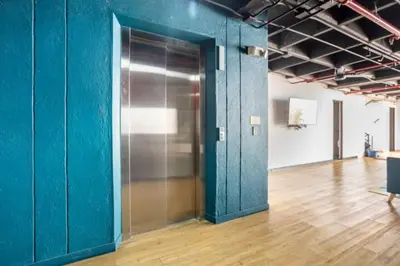 an empty room with blue walls and a sliding door at Económicas habitaciones amobladas en Medellín con oficinas, puesto de trabajo, cocina, baño y lavandería comunes Be Together by Roots Rentals TOG401y402 in Medellín