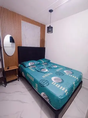 a bedroom with a bed with a blue comforter at E2P RENOVADO y BELLO APARTAMENTO EN LAURELES ESTADiO in Medellín