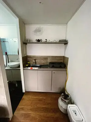 a small kitchen with a sink and a counter at Aparta Estudio Confortable, Lujoso y Comodo en Milan in Manizales