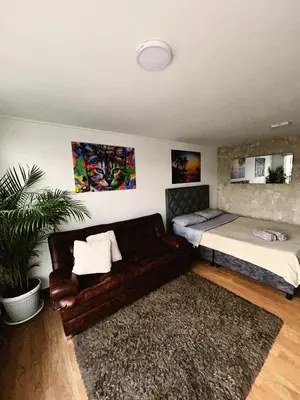a living room with a couch and a bed at Aparta Estudio Confortable, Lujoso y Comodo en Milan in Manizales