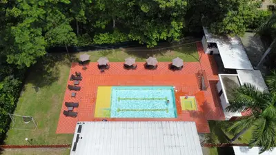 an overhead view of a swimming pool with chairs and trees at Hotel Villa Santa María in Santa Fe de Antioquia
