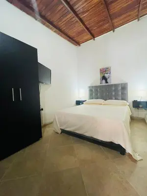 a bedroom with a large bed in a room at Hermoso apartamento con estacionamiento in Medellín