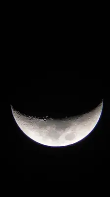 a half moon in the night sky at refugio amazonico in Rionegro