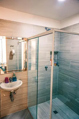 a bathroom with a glass shower and a sink at Casa Finca La Nana in San Jerónimo