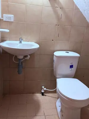 a bathroom with a toilet and a sink at En la Zona Rosa, a una cuadra del Parque in Urrao