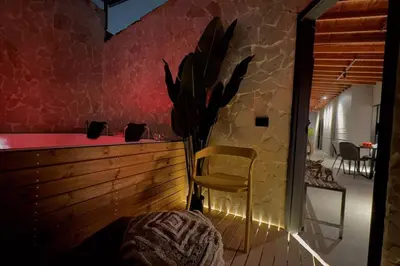 a room with a chair and a counter with a table at URBAN COMFORT POBLADO SUIT's in Medellín