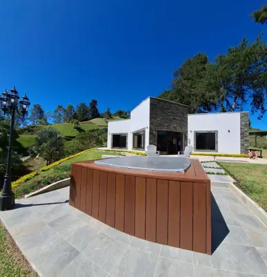 a house with a hot tub in the middle of a yard at Casa Campestre Guatapé acceso directo a la represa in Guatapé