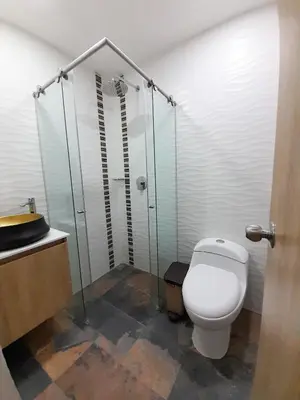 a bathroom with a toilet and a shower at MEDELLIN CÓMODOS APARTAESTUDIOS in Medellín