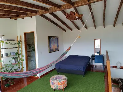 a bedroom with a hammock in a room at Apartamento Wiphala, Vista Panorámica in Jericó