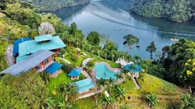 an aerial view of a resort with a swimming pool at Ecohotel Campo Alegre Norcasia Caldas in Norcasia
