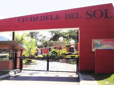 a red building with a sign that reads clubdi salsa del sol at 