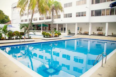 a swimming pool in front of a building at Hotel Mall Santana Del Río in La Dorada