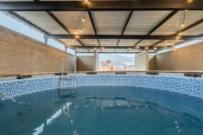 a large swimming pool in a building at Apartamento en maravilloso Laureles con piscina 801 in Medellín