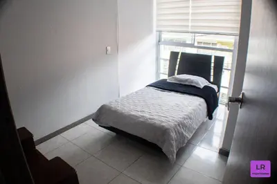 a bedroom with a bed in a room with a window at Apartamento Lujoso y Nuevo en Milán in Manizales