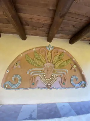 a painting on the side of a wall at Macuá, Refugio del bosque in San Rafael