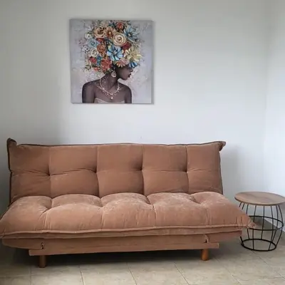 a couch in a living room with a picture on the wall at LA CASA DEL CABLE -Acogedor apartamento- in Manizales