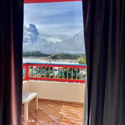 apartamento duplex con balcon y vista a la represa