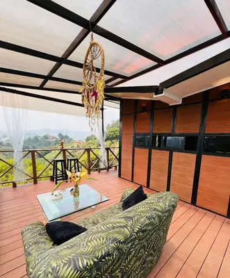 a living room with a couch and a chandelier at Eco Lodge Glamping in Guatapé