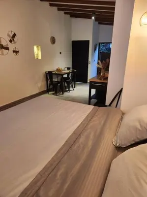 a bedroom with a bed and a table with chairs at Apartaestudio en El Poblado in Medellín