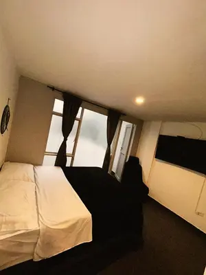 a bedroom with a white bed and a window at Amplio, Cómodo y tranquilo Apto cerca a Milan y Cable Plaza in Manizales