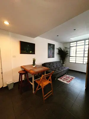 a living room with a table and a couch at Amplio, Cómodo y tranquilo Apto cerca a Milan y Cable Plaza in Manizales