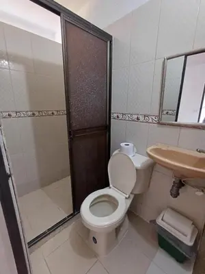 a bathroom with a toilet and a shower and a sink at Hotel El Mirador in San Carlos