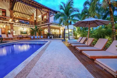 a resort pool with lounge chairs and an umbrella at Casa Linaje Hotel Boutique -Cauca Viejo- Mayores de 10 años in Jericó