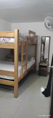 a room with two bunk beds and a mirror at S3 CÓMODO APARTAMENTO 3 HABI 3 BAÑOS EN LAURELES ESTADIo in Medellín