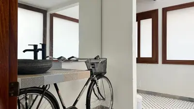 a bike parked in a bathroom next to a sink at Autenthico Sajonia Hotel Aeropuerto in Rionegro