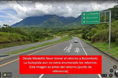 a highway with a sign and mountains in the background at Paraiso del Cauca in Jericó