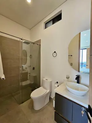 a bathroom with a toilet and a sink and a shower at Montecielo Lodge 41 - Jacuzzi y Vista Piedra Peñol in El Peñol