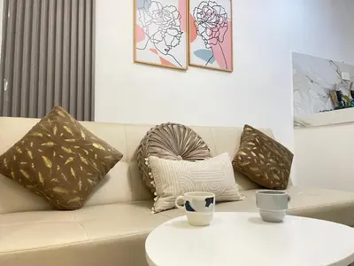 a living room with a couch with pillows and a table at Joes loft la70 laurles estadio Apt de 1Alcoba in Medellín