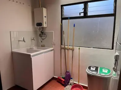 a small bathroom with a sink and a window at Kyra Sol Cinehome El Carmen Carmen de Viboral Cerca al Centro in Carmen de Viboral